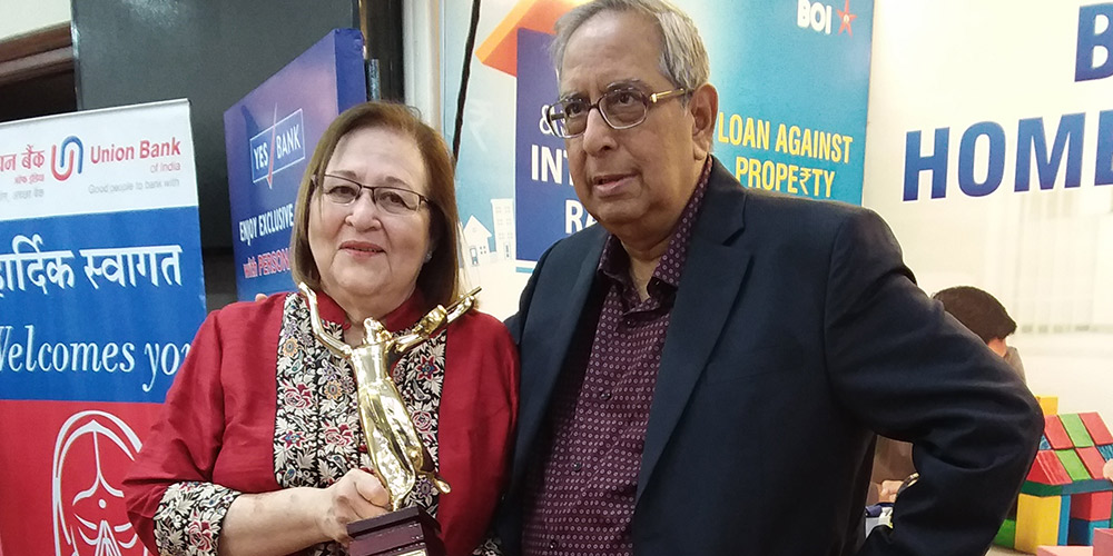 Mr. and Mrs. Behlihomji receive Dinanath Mangeshkar Award